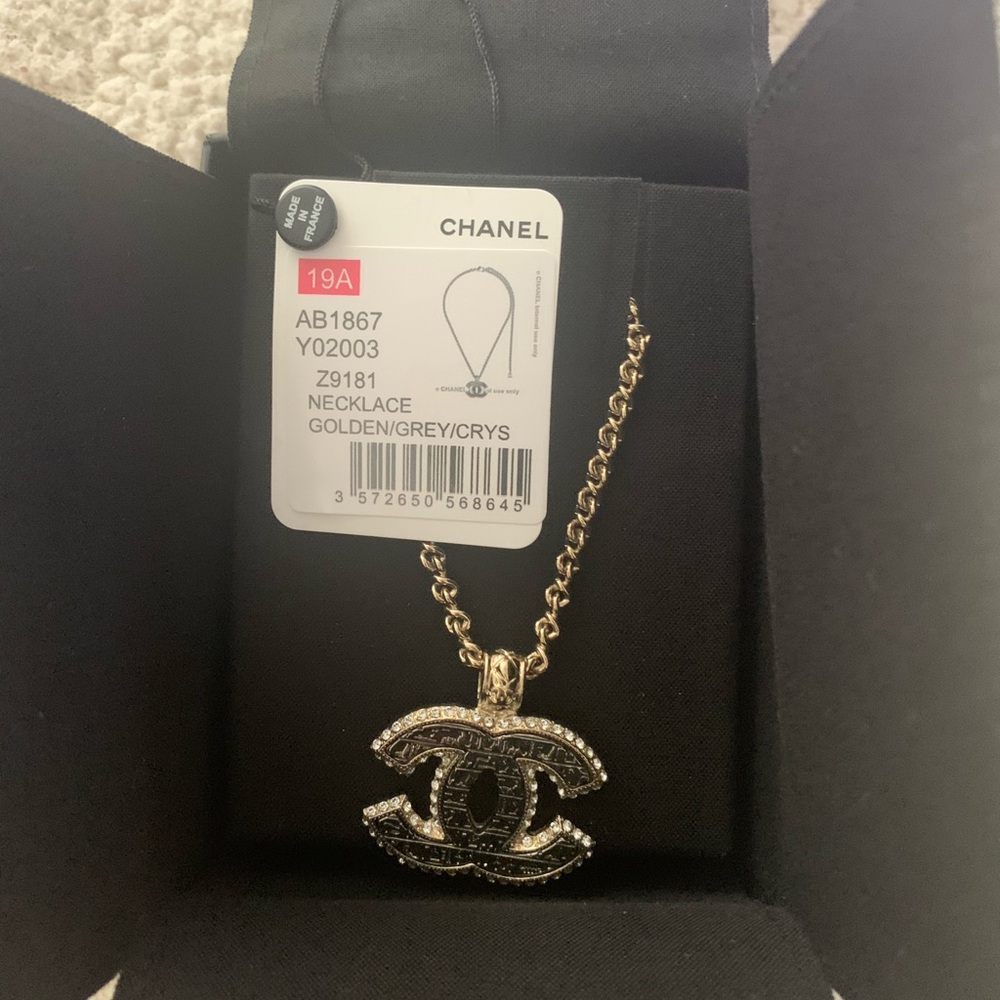 NWT Chanel Authentic Necklace